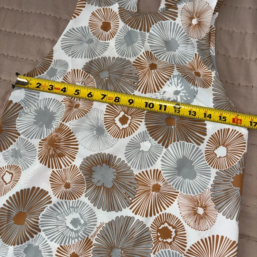 Manuhealii Opihi Pattern Shift Dress in White, Tan & Gray - Picture 2 of 5